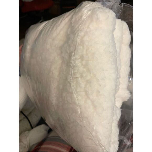 Pottery Barn Kids Solid Sherpa Robe 4-6 - Picture 4 of 7